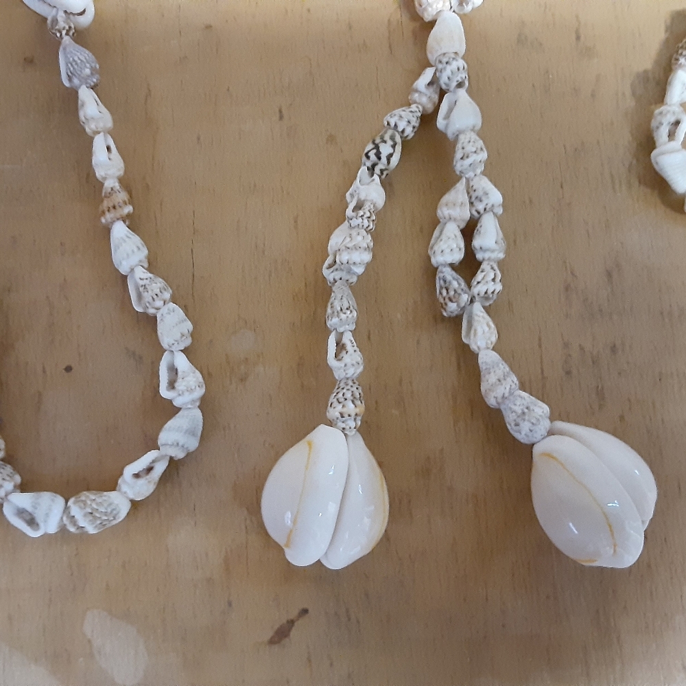 Shell Necklace Set - Picture 3 of 5